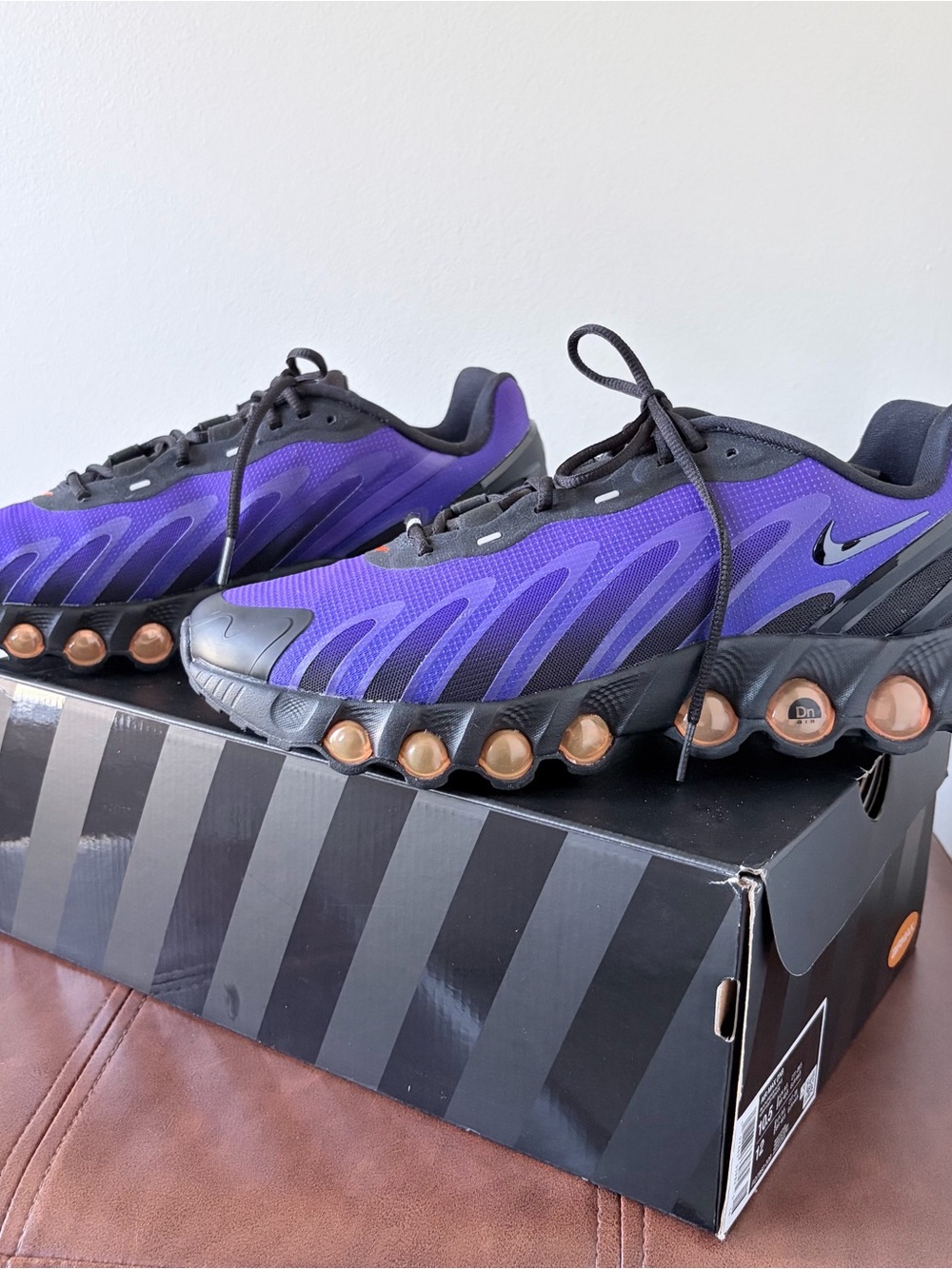 Nike Air Max DN8 Black Fierce Purple Sneakers Men's 10.5 / Women's 12